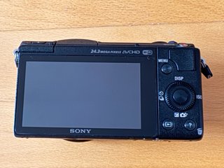 Sony Alpha 5100 + Lente 16-50mm