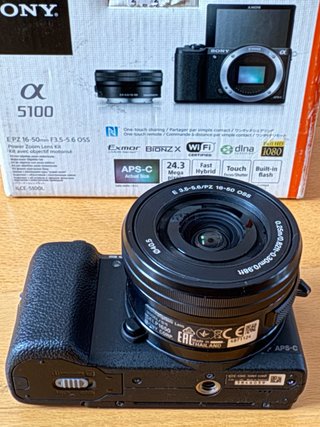 Sony Alpha 5100 + Lente 16-50mm