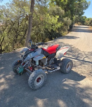 Quad Polaris Gris y Rojo