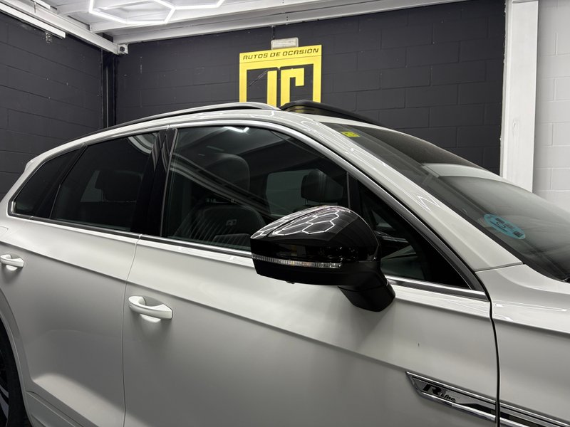 Volkswagen Touareg R-Line Indiv Eleg 3.0 V6 TDI Tip 4M 2021, foto 4