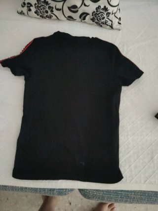 2 Camisetas de Niño (Guess y Batman)