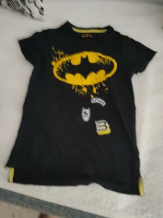2 Camisetas de Niño (Guess y Batman)