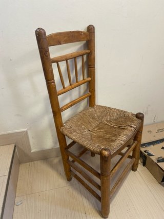 Silla de madera antigua