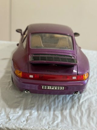 Porsche 911 Carrera (1993) – Bburago 1:18