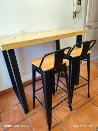 Mesa y 2 taburetes madera y hierro
