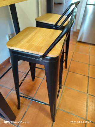 Mesa y 2 taburetes madera y hierro