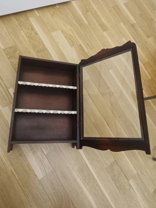 Vitrina de Madera con Puerta de Cristal