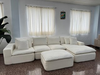 Sofá modular nuevo beige con puff grande