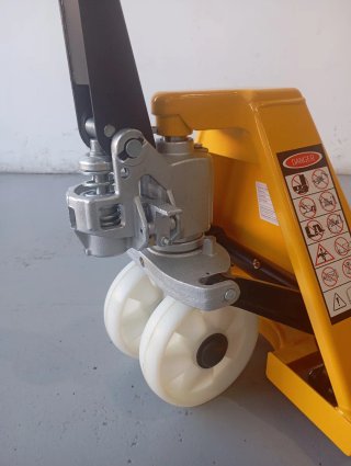 Transpaleta Manual 2500 kg