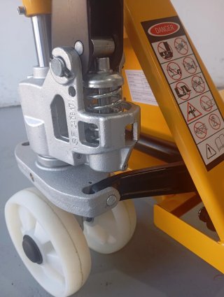 Transpaleta Manual 2500 kg