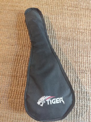 Ukelele Tiger de madera
