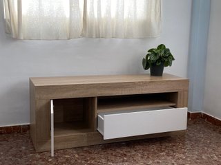 Mueble de television blanco y beige