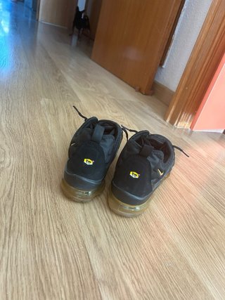 Nike Air VaporMax Plus Negras y Doradas