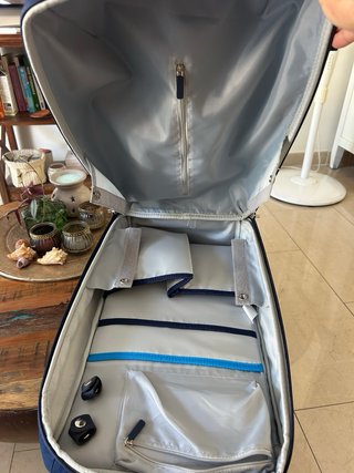 Mochila de viaje rígida Booking