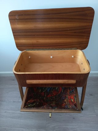 Mueble Auxiliar Vintage con Ruedas
