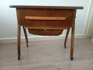 Mueble Auxiliar Vintage con Ruedas