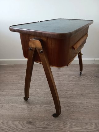 Mueble Auxiliar Vintage con Ruedas