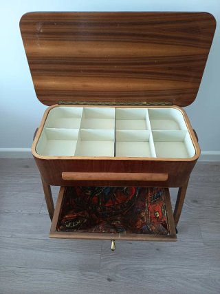 Mueble Auxiliar Vintage con Ruedas