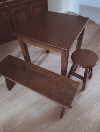 Conjunto de Mesa, Banco y Taburete de Madera