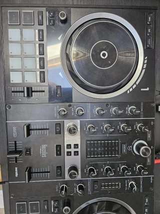 Controladora DJ Hercules DJControl Inpulse 500