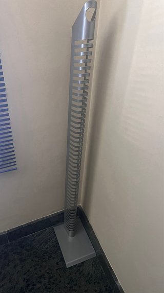 Porta CDs de pie plateado