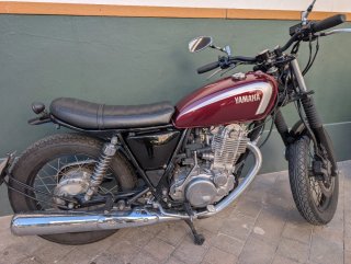 Yamaha SR400 Brat Style Homologada