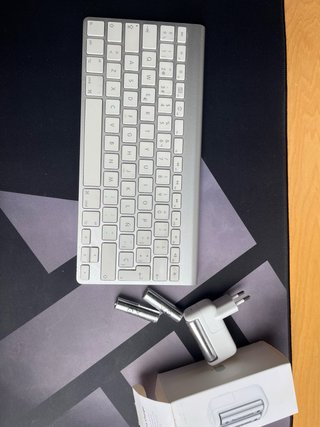 iMac 21,5 2011 Formateado + Teclado y Ratón