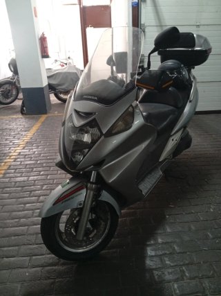 Honda Silverwing 600 ABS Plata