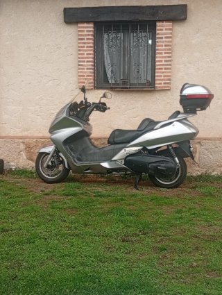 Honda Silverwing 600 ABS Plata