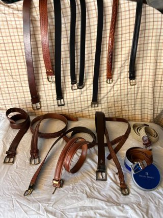 Lote de 14 cinturones de cuero