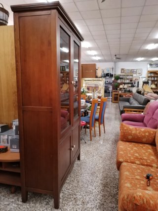 MUEBLE VITRINA CLÁSICO DE MADERA