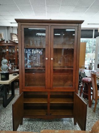 MUEBLE VITRINA CLÁSICO DE MADERA