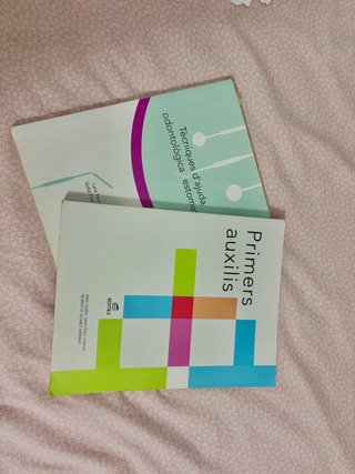 Libros Auxiliar Odontología y Primeros Auxilios.