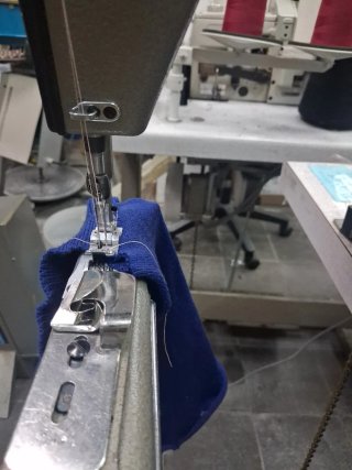 Máquina de coser Juki de 2 agujas de codo