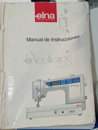 Máquina de coser Elna con mesa