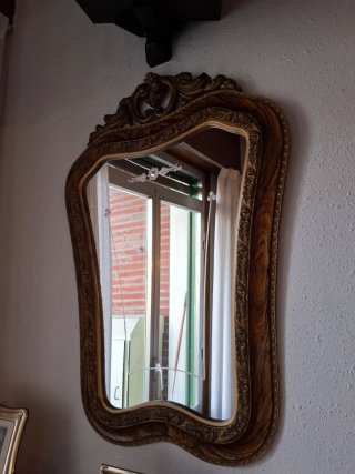 Espejo de Pared con Marco de Madera Tallada