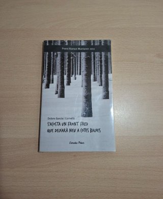 Libro "S'acosta un front fred" - Dolors Garcia