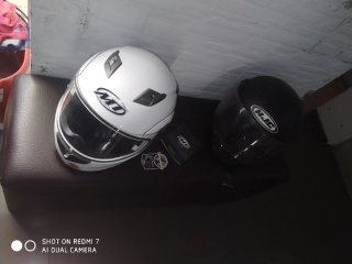 2 Cascos de Moto (HJC y MT Helmets)
