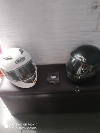 2 Cascos de Moto (HJC y MT Helmets)