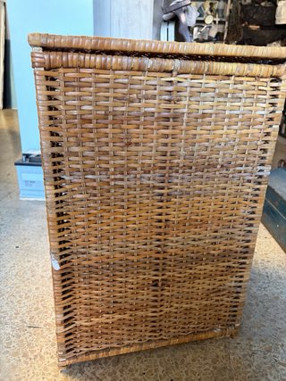 Cesta de ropa de mimbre
