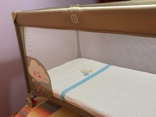 Cuna de viaje nueva con colchón