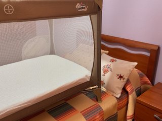 Cuna de viaje nueva con colchón