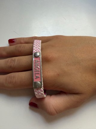 Pulsera cuero rosa con nombre ANGELA