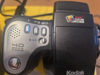 Cámara Kodak 4.0 MP + Cargador Batería