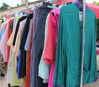 Lote de ropa usada variada precio negociable
