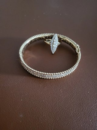 Conjunto de Pulsera y Anillo Dorado