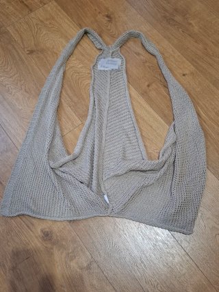 Chaleco Bershka punto escotado beige T-S Camel