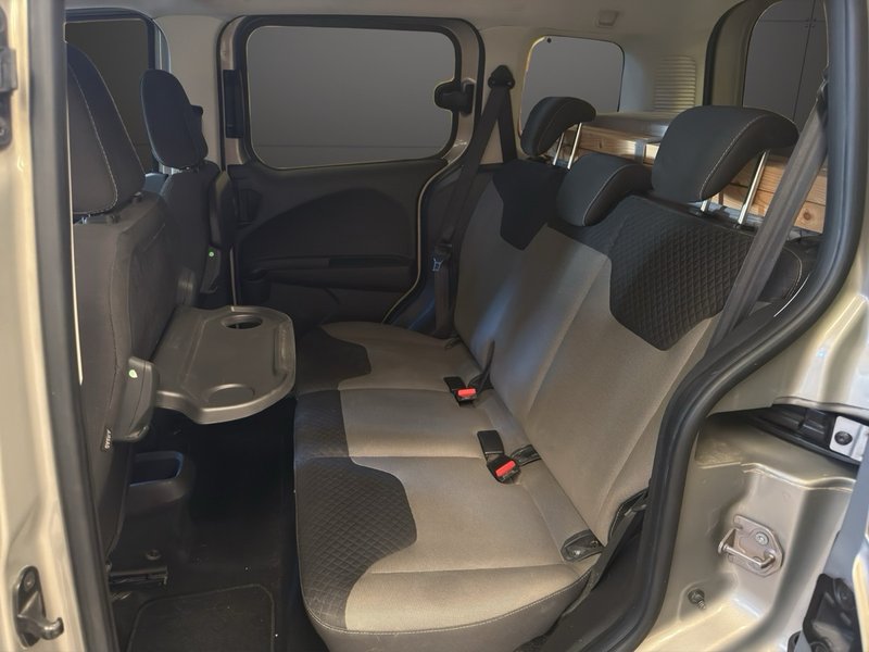 Ford Transit Courier 2017, foto 16