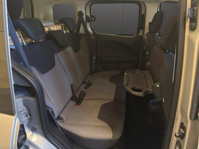 Ford Transit Courier 2017, foto 17