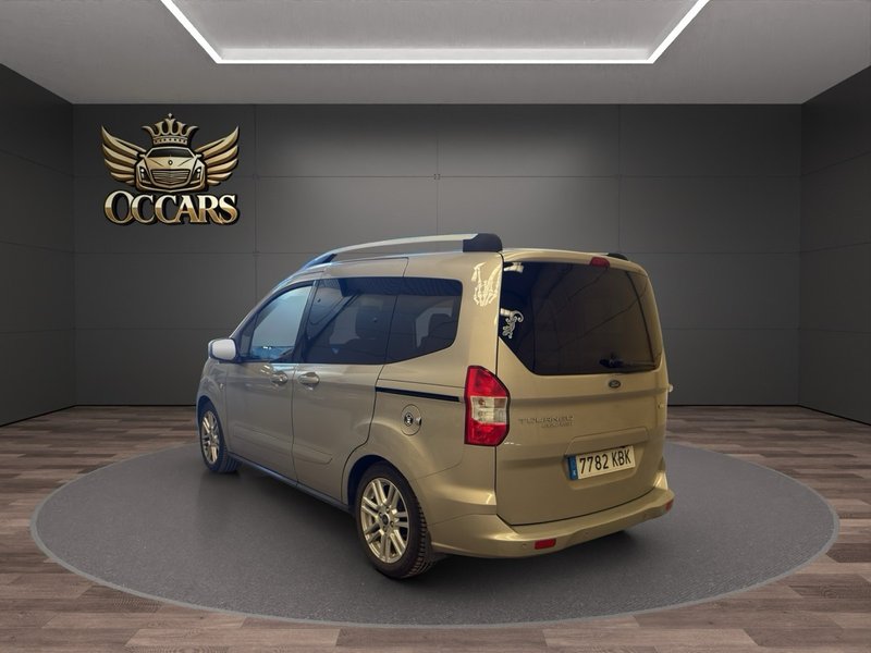 Ford Transit Courier 2017, foto 6